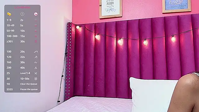 littlee emilyy  online show from 02.21.25