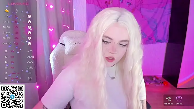 Snapshot of SelenaCute chatting on 05.01.26 SelenaCute online show from 05.01.26