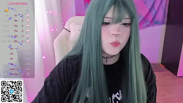 Snapshot of SelenaCute chatting on 05.27.26 SelenaCute online show from 05.27.26