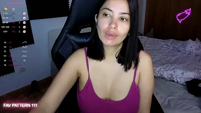 Snapshot of AnnaQueen chatting on 05.04.26 AnnaQueen online show from 05.04.26