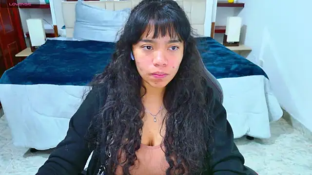 laureentt  online show from 10.31.25