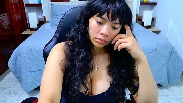 laureentt  online show from 11.05.25