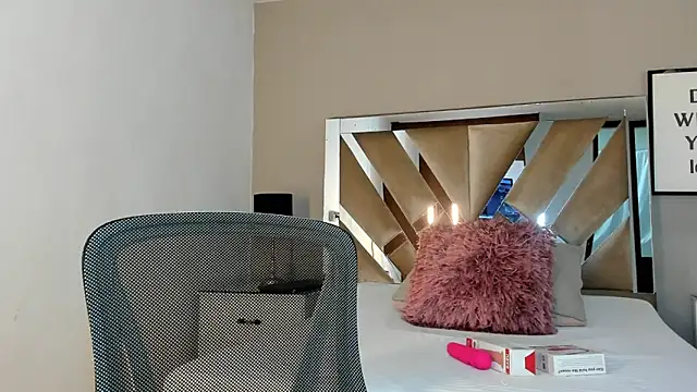 sharlott18 online show from 12.26.24