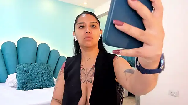 Snapshot of sharlott18 chatting on 02.12.26 sharlott18 online show from 02.12.26