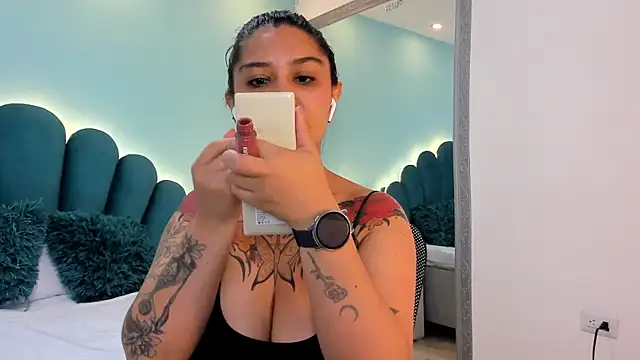 Snapshot of sharlott18 chatting on 02.19.26 sharlott18 online show from 02.19.26