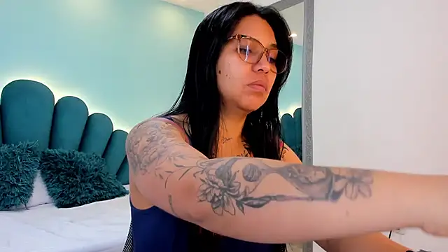 Snapshot of sharlott18 chatting on 02.22.26 sharlott18 online show from 02.22.26