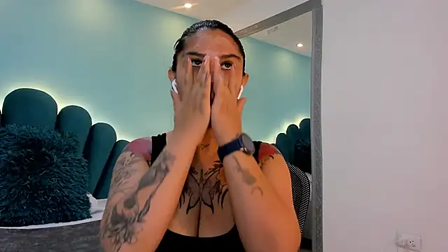 Snapshot of sharlott18 chatting on 02.26.26 sharlott18 online show from 02.26.26