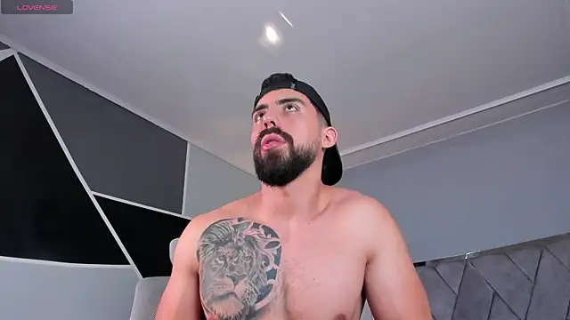 Snapshot of Markbrown chatting on 12.08.24 Markbrown online show from 12.08.24