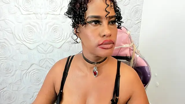 Snapshot of pamela_guzmaan chatting on 01.10.25 pamela guzmaan online show from 01.10.25