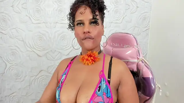 Snapshot of pamela_guzmaan chatting on 03.18.25 pamela guzmaan online show from 03.18.25