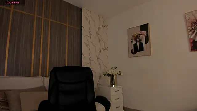 IsabellaAllen online show from 10.21.25