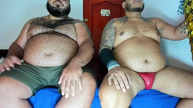 Snapshot of Latino_bigcock chatting on 04.28.26 Latino bigcock online show from 04.28.26