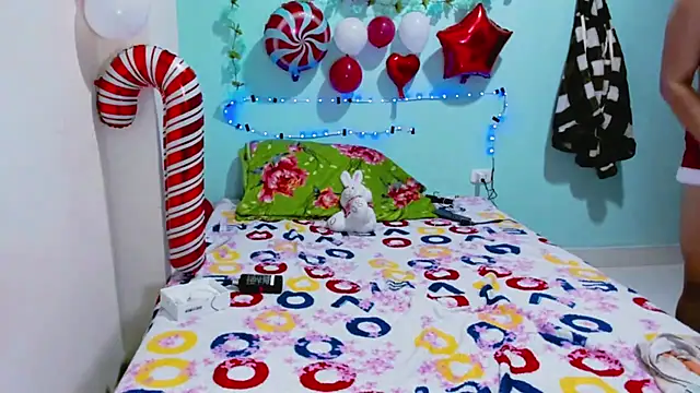 Snapshot of SofiaOlivares chatting on 12.20.24 SofiaOlivares online show from 12.20.24