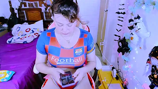 Snapshot of SofiaOlivares chatting on 09.22.25 SofiaOlivares online show from 09.22.25