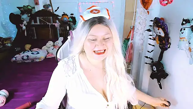 Snapshot of SofiaOlivares chatting on 09.25.25 SofiaOlivares online show from 09.25.25