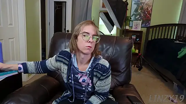 Snapshot of Linzy_19 chatting on 01.08.25 Linzy 19 online show from 01.08.25