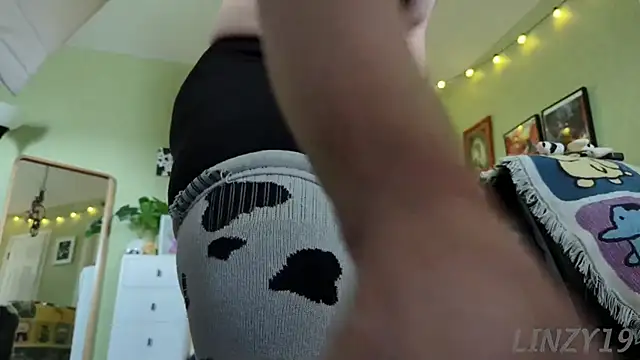 Snapshot of Linzy_19 chatting on 02.14.25 Linzy 19 online show from 02.14.25