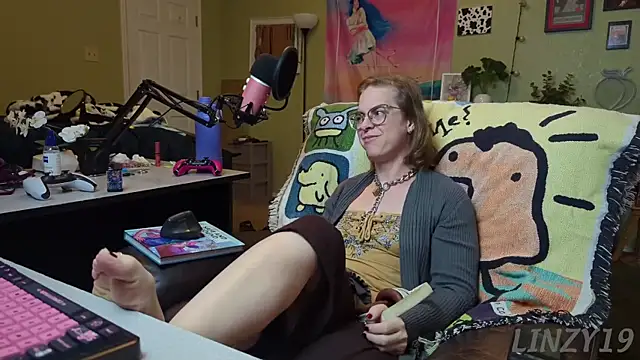 Snapshot of Linzy_19 chatting on 03.12.25 Linzy 19 online show from 03.12.25