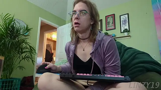 Linzy 19 online show from 01.14.26