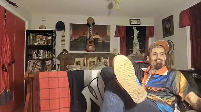 Snapshot of RoosterWabbit chatting on 02.25.25 RoosterWabbit online show from 02.25.25