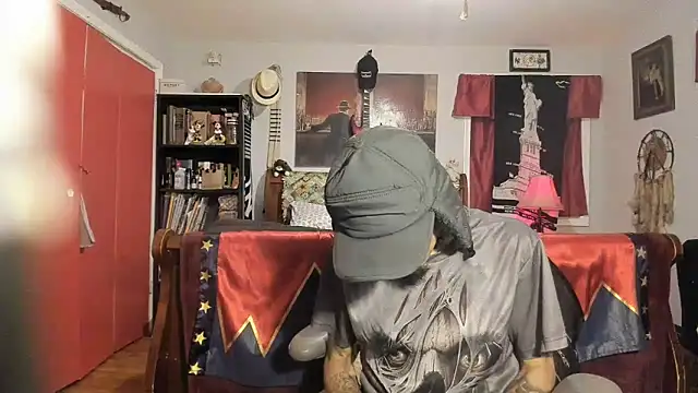 Snapshot of RoosterWabbit chatting on 03.11.25 RoosterWabbit online show from 03.11.25