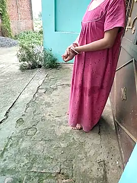 COUPLLE VILLAGE online show from 11.01.25