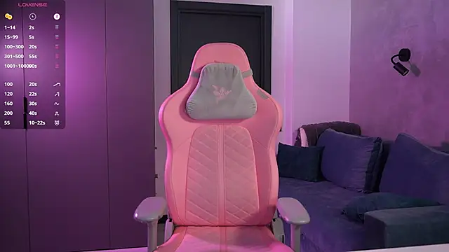 Snapshot of Mon_amiii chatting on 03.09.25 Mon amiii online show from 03.09.25