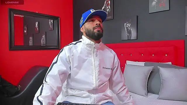 Thiagogomez online show from 02.28.25