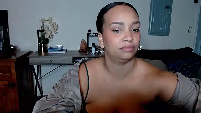 SashaEstrella online show from 10.25.25