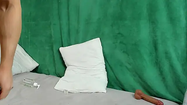 Snapshot of Georgearmwrestler chatting on 01.08.25 Georgearmwrestler online show from 01.08.25