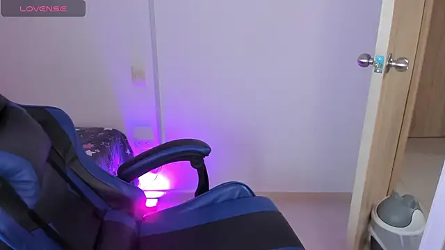 roseliam25 online show from 10.22.25