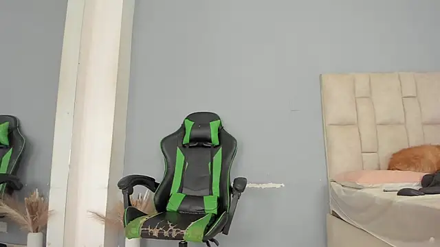 aida rose  online show from 02.21.25