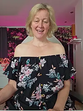 Snapshot of MarleneBloem chatting on 05.25.26 MarleneBloem online show from 05.25.26