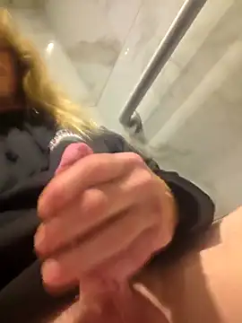 Travislovescum online show from 11.06.25