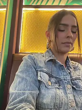 Mau White online show from 12.26.24