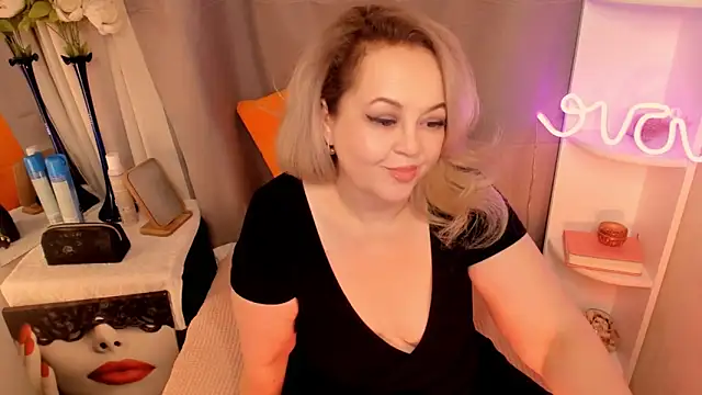 Snapshot of ShannaKingson chatting on 02.06.25 ShannaKingson online show from 02.06.25