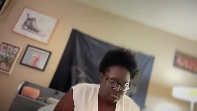 Yagurl  west online show from 01.26.25