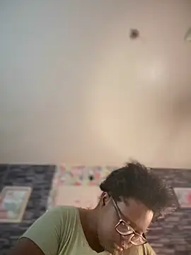 Snapshot of Yagurl__west chatting on 11.11.25 Yagurl west online show from 11.11.25