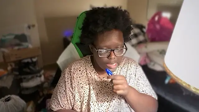 Snapshot of Yagurl__west chatting on 12.20.25 Yagurl west online show from 12.20.25