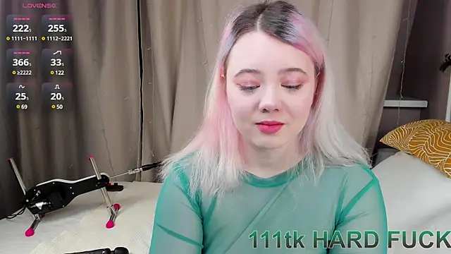   KawaiiYuki   online show from 12.30.24