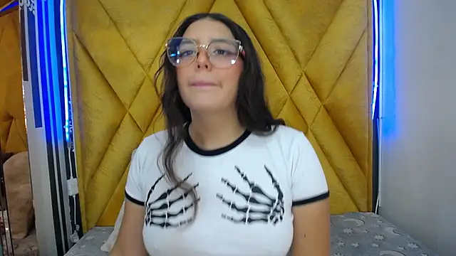 Paola Lyon  online show from 02.07.25