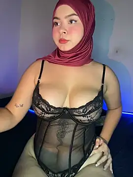 Snapshot of aneesa_darzi chatting on 12.14.24 aneesa darzi online show from 12.14.24