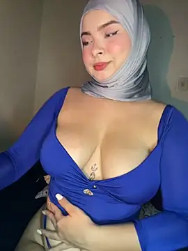 Snapshot of aneesa_darzi chatting on 01.08.25 aneesa darzi online show from 01.08.25