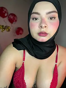 Snapshot of aneesa_darzi chatting on 02.14.25 aneesa darzi online show from 02.14.25