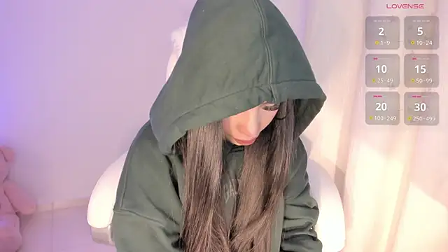 LauraSweett online show from 11.04.25