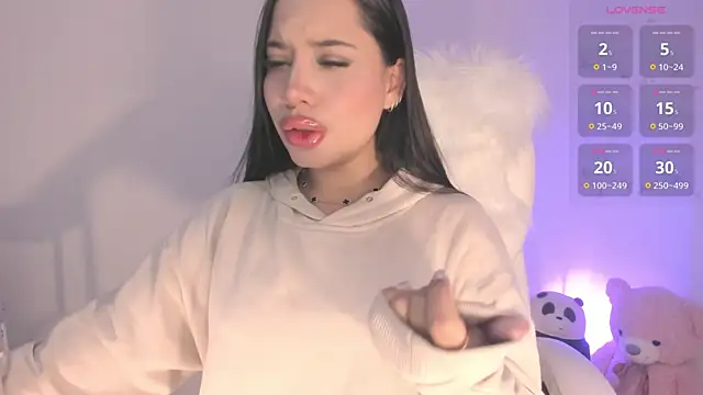 LauraSweett online show from 11.06.25