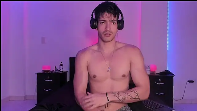 Snapshot of magnusifrit chatting on 02.07.25 magnusifrit online show from 02.07.25