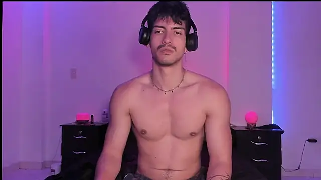 Snapshot of magnusifrit chatting on 02.13.25 magnusifrit online show from 02.13.25