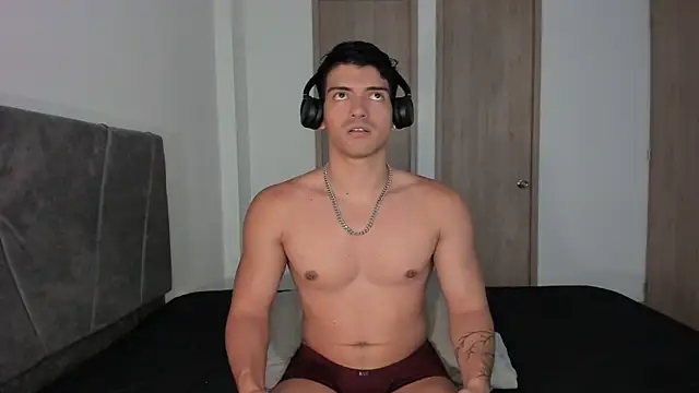 Snapshot of magnusifrit chatting on 09.19.25 magnusifrit online show from 09.19.25