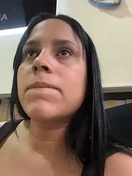 Snapshot of pamela_anderson_ chatting on 12.23.24 pamela anderson online show from 12.23.24